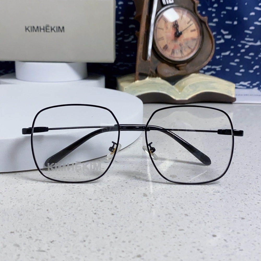Kimhekim Black Metal Oversized Square Sunglasses